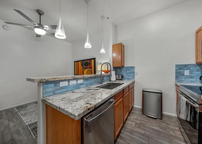 Apartment Pool And Hot Tub- River Walk, 2 Bedroom 2 Ba *