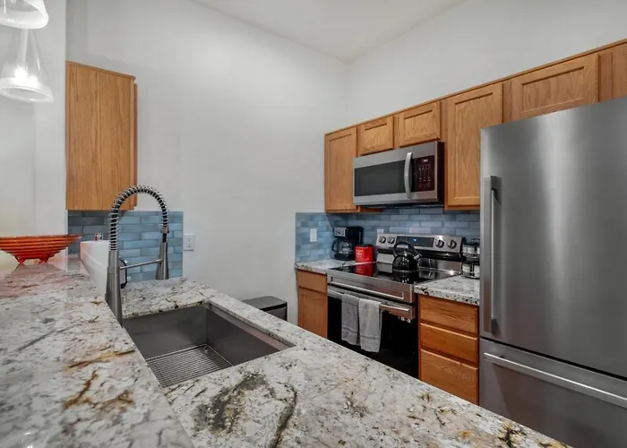 Pool And Hot Tub- River Walk, 2 Bedroom 2 Ba Apartment