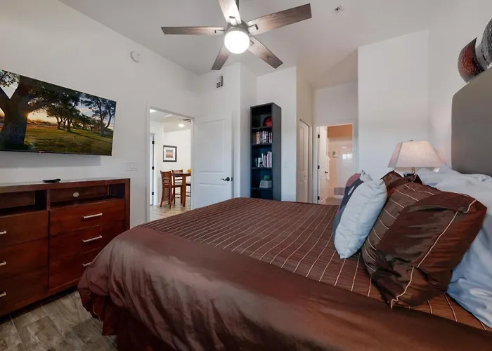 Pool And Hot Tub- River Walk, 2 Bedroom 2 Ba *